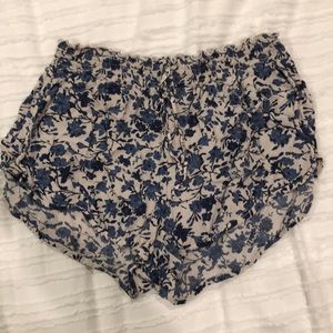 American eagle flowy shorts